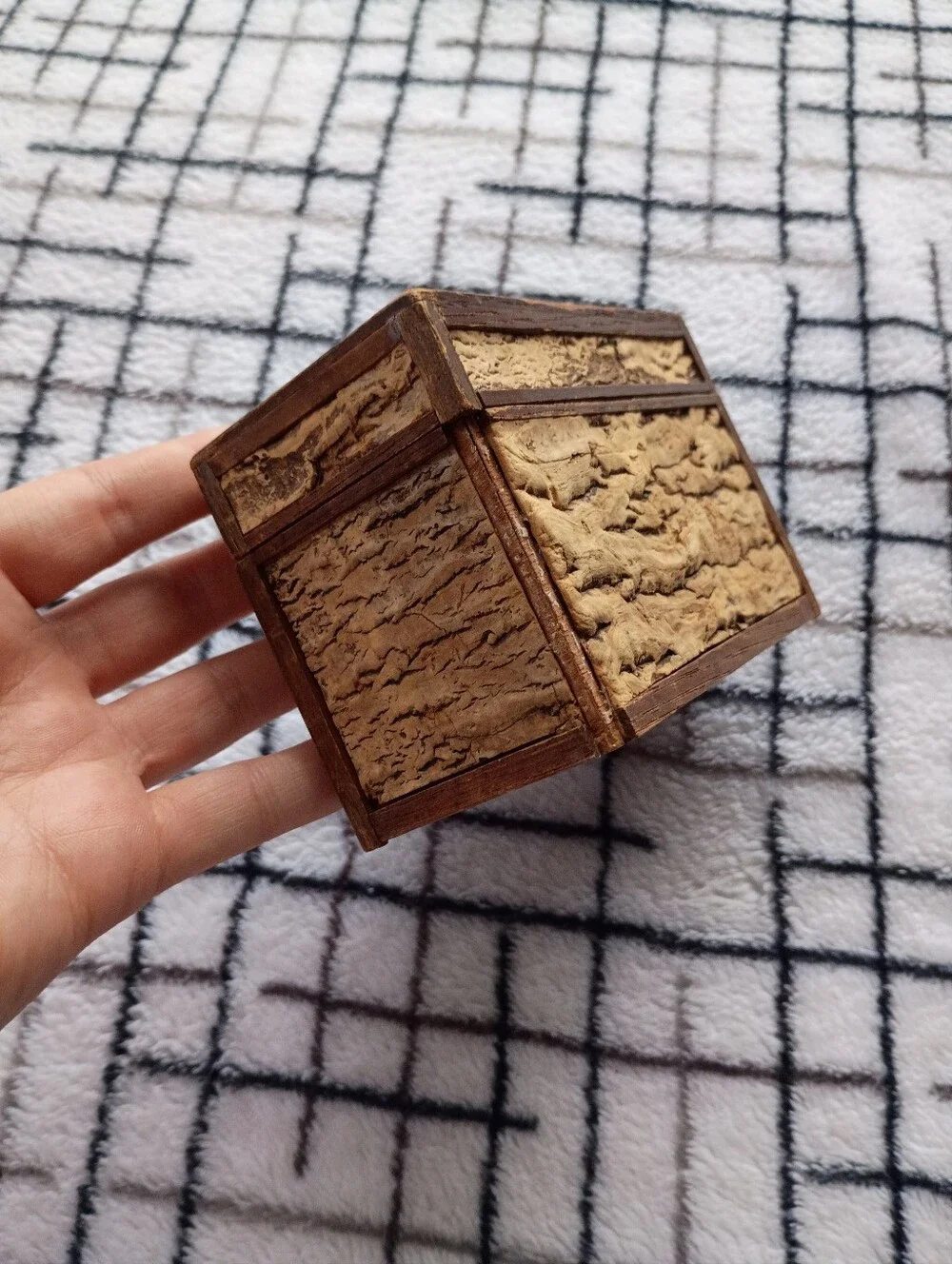 Vintage Relief Carved Wooden Trinket Box with Floral Motif
